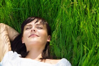 Opel All Care - Vrouw in gras