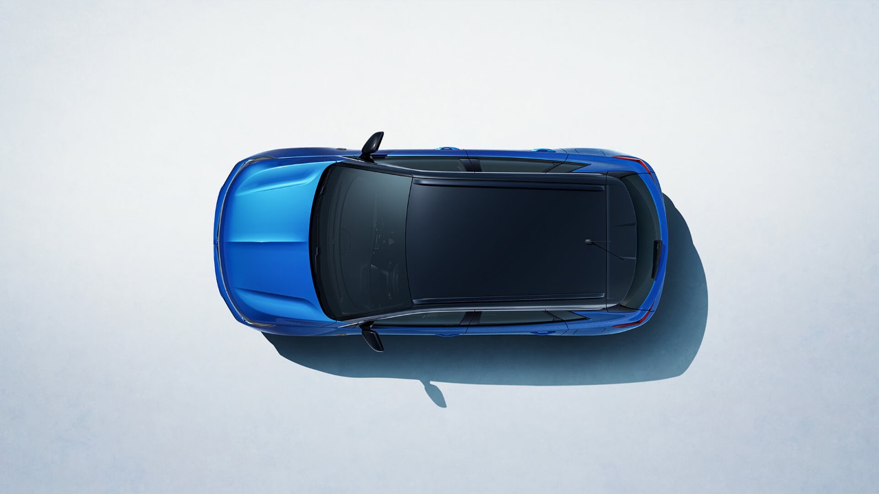 Vue aérienne d'une Opel Grandland Plug-in-Hybrid bleue avec toit noir
